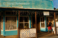 Hawi es el pueblo más norteño. Sus casas de madera pintadas en colores atrevidos te transforman a una atmósfera de los años setenta, cuando el pueblo era un lugar prospero dedicado en pleno a la caña de azúcar. Big Island.